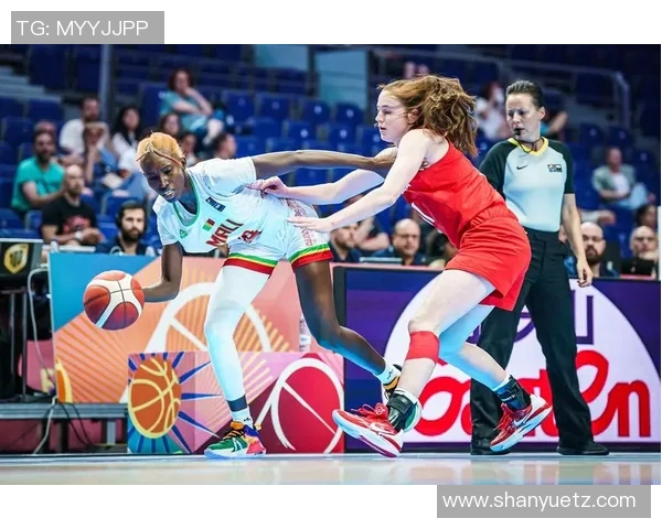 乌克兰女篮与拉脱维亚女篮激战正酣谁能夺得胜利的荣耀